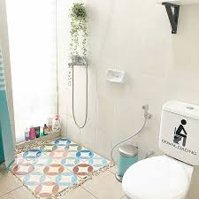 Perangkat di kamar mandi yang beredar di pasaran diproduksi dalam ukuran yang hampir sama. 11 Inspirasi Kamar Mandi Ukuran 2x1 Meski Kecil Tapi Tetap Nyaman Dan Fungsional