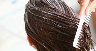 Les cheveux poussent généralement de 0.6 cm à 1,3 cm par mois, il est possible de maximiser cette pousse et de la favoriser avec quelques astuces indispensables. Voici Une Astuce Pour Que Les Cheveux Poussent Plus Rapidement