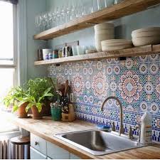 Retro Tiles Butcher Block Counter Too And Open Shelving Kitchen Cuisines Deco Amenagement Cuisine Idee Deco Cuisine