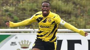 Latest on borussia dortmund midfielder jude bellingham including news, stats, videos, highlights and more on espn. Youssoufa Moukoko Ich Will Mit Dortmund Deutscher Meister Werden Dazn News Deutschland