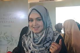 Art prasasty album (2004) dato siti nurhaliza play list: Siti Nurhaliza Merasa Rugi Jika Tidak Berbisnis Di Indonesia