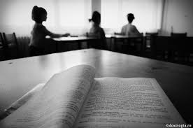 De mare ajutor pentru luminarea mintii si reusita la examene este si „acatistul prea sfântului și de viață făcătorului duh, dumnezeul nostru. Sfantul Spiridon InsoÈ›itor La Examene Doxologia