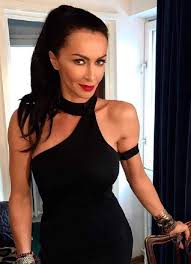 Dincolo de machiajul de televiziune sau cel de zi cu zi care îi asigură un look spectaculos, vedeta de televiziune . Foto Mihaela RÄƒdulescu SurprinsÄƒ De Camere FÄƒrÄƒ Machiaj Pe FaÅ£Äƒ IncearcÄƒ SÄƒ Se AscundÄƒ Dar Are FaÅ£a PietrificatÄƒ Spynews Ro
