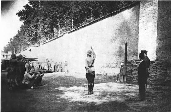 File:Execution of a Kemalist Turk in Izmit 1920.jpg - Wikimedia Commons