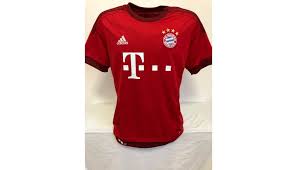 Diese statistik zeigt, welche rückkennummern des vereins bayern munich in der geschichte schon vergeben waren und an welche spieler. Vidal S Official Bayern Munich Signed Shirt 2015 16 Charitystars