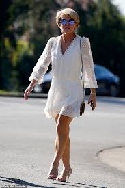 Despite her glamorous attire, in the past julie has admitted it only takes her around 30 minutes to get ready. Minister Of Fashion Julie Bishop Stuns With 2850 Chanel Bag In Los Angeles Daily Mail Online