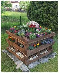 These are simple traditional garden beds that go great when constructed near the fences. Landscaping Ideas For Small Front Yards 2368572670 Backyardideaslandscaping Garten Hochbeet Bepflanzung Paletten Garten
