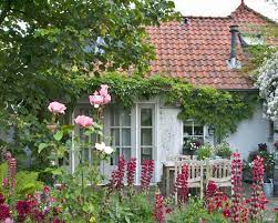 Der ideale garten im landhausstil sollte ein ort sein, an dem du sehr gerne zeit verbringst! Landhausgarten Tipps Zum Anlegen Und Gestalten Mein Schoner Garten