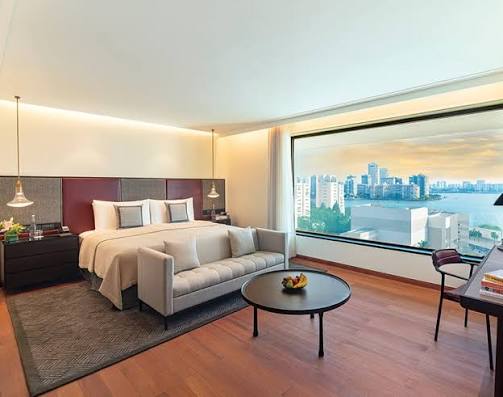 Luxury Bay View Rooms in Nariman Point | The Oberoi, Mumbai