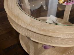 Si nous vous le proposons, c'est que nos équipes l'ont minutieusement sélectionné parmi toute une collection spéciale table de jardin ! Table Basse Ronde Gael En Chene Massif De Style Louis Philippe Plateau Verre Diametre 80 Cm Finition Ciree Meuble En Chene