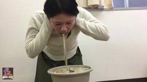 オエェ…グボッ」洗面器に大量に嘔吐する女子。ゲロが溢れ出る衝撃映像。