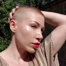 Julie Fern's Instagram, Twitter & Facebook