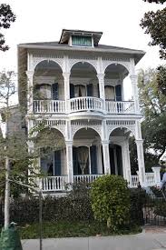 Garden District Drivebys St Charles Ave Southern Hospitality Garden District New Orleans Homes Southern Architecture