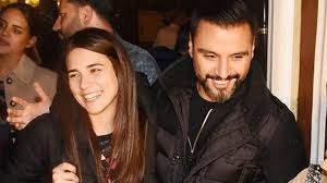 Aslen manisa doğumlu olan buse varol alişan ile yaptığı evlilikle adını daha fazla duyurdu. Alisan Ile Buse Varol Bebeklerinin Ismini Acikladi