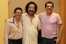 Der amerikanische produzent, komponist und pianist george duke wurde mitte der 1970er jahre für die produktion von de souzas erstem und zweitem album sweet capitol und don't ask my neighbors. Raul De Souza Wikipedia