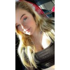 Desiree Mae Carnes (@desiree_mae)