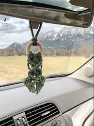 Makramee Anhanger Fur S Auto Handgemacht Auto Ruckspiegel Dekoration Geschenk Fur Autofahrer Boho Dekoration In 2020 Macrame Design Macrame Auto