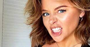 She is best known for playing charlotte hinchcliffe on the e4 comedy series the inbetweeners. Emily Atack Parades One Stone Weight Loss In Skinny Jeans In Slimmed Down Snaps Mirror Online