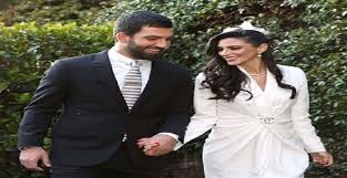 Ama işte ayakların ucunda arda var. Arda Turan In Esi Aslihan Dogan A Hamileyken Tekme Atti Mi Magazin Haberleri