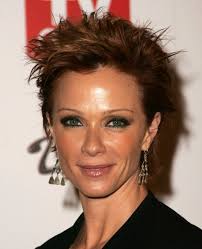 Lauren Holly's short pixie cut hair that makes a statement