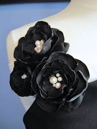 Mini rosa de tela x 100! Broche De Flor De Tela Negro Triple Pequeno Por Marialouisehightoo Cvety Iz Tkani Broche De Flor Flores De Tela Y Tela Negra