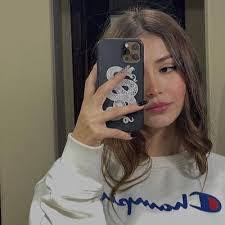 Ashley Kubicek's Instagram, Twitter & Facebook