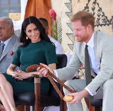 But harry and meghan spent most of the discussion trying to give their side of many of the tabloid stories that have circulated about them since they got together. Harry Und Meghan Bei Den Royals Lasst Die Netzgemeinde Keine Kritik Zu Welt