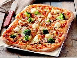 Pizza Au Thon Legumes Et Bacon Recipe Gourmet Pizza Bacon Pizza Cooking