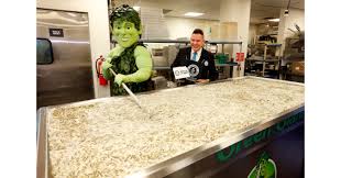 I thought i would just point out the modifications that i made to it and then you can visit susan's wonderful website for the full recipe. Green Giant Cooks Up 1 009 Pound Green Bean Casserole Breaks Guinness World Records Title