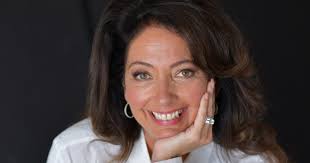 Holly Dowling On The 5 Things You Need To Be A Highly Effective Public  Speaker