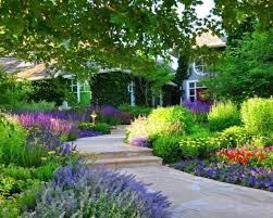 Trends Moderne Gartengestaltung Einheimische Pflanzen Bunt Einheimischepflanzen Trends Moderne Gartengestaltung Einheimische Pflanzen Bunt Einheimisch In 2020 Traditional Landscape Front Yard Landscaping Yard Landscaping