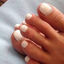 The accent design features white, black and glitter art. The Cuddl The Latest Fashion And Style Ideas And Inspirations Summer Toe Nails Feet Nails Cute Toe Nails