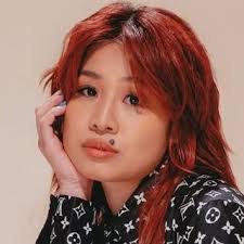 Sabrina Augustine H.,  作为一名获得TEFL学院认证的英语导师，我提供富有创意、以学生为中心的课程，旨在提升你的自信心，让学习变得愉快。点击了解我的灵活教学方法如何帮助你实现目标！