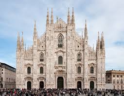 Milano'ya gitmeden önce şehrin sıkıcı olduğu, gezecek görecek pek de bir şey olmadığı, i̇talya'nın diğer şehirleri kadar çekici olmadığı gibi. Mailander Dom Wikipedia