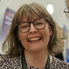 Lois Masterson's Instagram, Twitter & Facebook