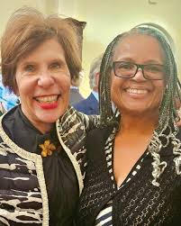 02840 LAST WEEK: Neighbors Meet Sculpture Artist