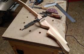 L'arc est avant tout une arme utilisée par l'homme depuis des milliers d'année pour chasser ou se défendre. Arc En Bois Par L Atelier Vosgien Sur L Air Du Bois