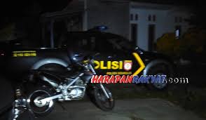 Tiket masuk taman wisata alam gunung pancar 2021 taman wisata alam gunung pancar buka setiap hari 24 jam untuk gerbang pintu masuk. Polisi Jaga Ketat Sekretariat Lsm Gmbi Pasca Kerusuhan Di Halaman Dprd Pangandaran