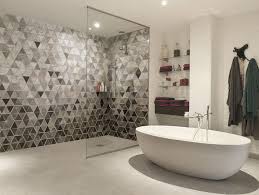 Bilder im badezimmer können die einrichtung mit charme und vielleicht humor ergänzen. Tapete Aus Vliesstoff Mit Marmor Effekt Furs Badezimmer Triables Kollektion Marbles By Tecnografica