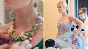 Princess diana's niece lady kitty spencer wore a remarkable dolce and gabana wedding dress as she married billionaire fashion tycoon michael lewis in a ceremony in italy. Ws3zzjwacargmm