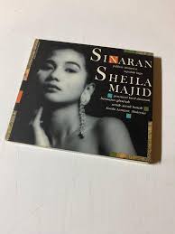 Lagu ini juga seakan menjadi identitas bagi sheila karena setiap orang yang mendengar nama sheila majid pasti langsung terngiang suara merdunya menyanyikan sinaran. Sheila Majid Sinaran Japan Pressing Music Media Cd S Dvd S Other Media On Carousell