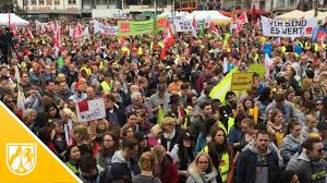Auf dieser seite stellen wir die wichtigsten informationen rund um streiks. Kundgebung Auf Dem Heumarkt In Koln Verdi Streik Legt Nrw Lahm Youtube