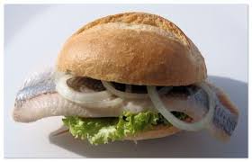 Fischbrotchen Mit Matjes Sandwiches Made With Fish And Onions Sometimes Also Made With Remoulade And Pickles Fisch Brotchen Matjes Kaltes Essen