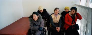 North Korean Women Wait To Have Their Hair Permed At A Pyongyang Beauty Salon In February 2013 Photo David Gutten Permed Hairstyles Korean Women North Korea