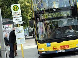 Er kommt in 20 minuten an. Berlin Mit Dem 200er Bus Berlin De