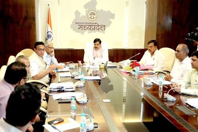 सीएम डॉ. मोहन यादव ने की नवाचारों की प्रशंसा, कहा- गांव से लेकर शहर तक बढ़ाएं सौर ऊर्जा का उपयोग - CM Dr. Mohan Yadav praised the innovations of the Energy Department. |