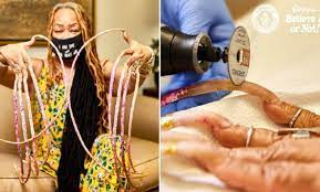 Maybe you would like to learn more about one of these? La Femme Aux Ongles Les Plus Longs Les Coupe Apres Pres De 30 Ans Photos