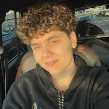 Victory's Taco Tater Tot Casserole 2 lbs lean ground beef 1 (1 1/4 ounce)  package taco seasoning 1 (15 ounce) can corn, drained 1 (10 3/4 ounce) can  Fiesta nacho cheese soup