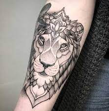 Tatuaz Lew Znaczenie Historia 50 Zdjec Tattoos Geometric Tattoo Tattoos And Piercings