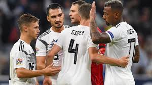 Als identitätsstiftendes band gerade zwischen den verschiedenen sozialen und ethnischen gruppen frankreichs gilt hierbei die französische fußballnationalmannschaft, die équipe tricolore oder les bleus. Deutsche Fussball Nationalmannschaft Gefahren Nicht Gebannt